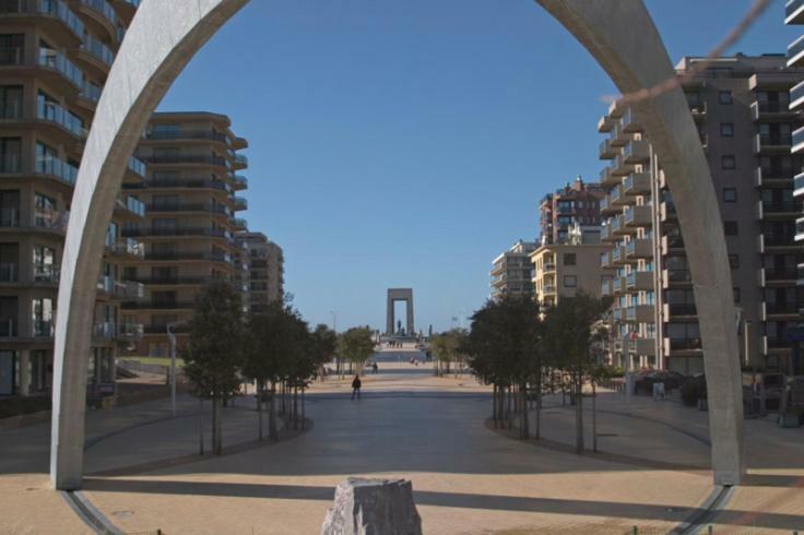 Plaza Apartment *
